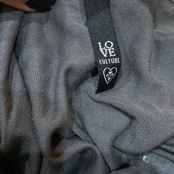 Love Culture Shirt Sleeveless shirt 100% Rayon size Large Gray with Decorations - Picture 5 of 6